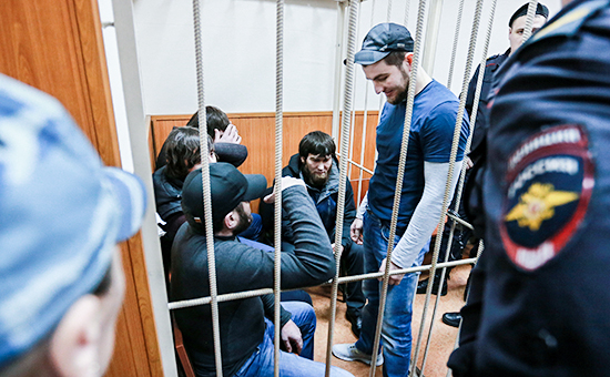 Фигурантам дела об убийстве Немцова продлили арест до конца года