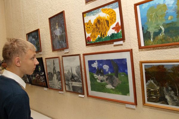 Тюменский губернатор уволил главу департамента культуры из-за "кражи" картины