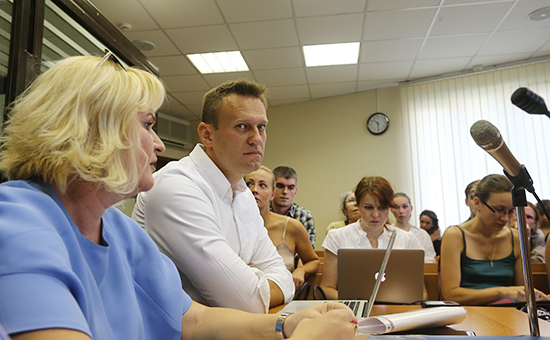 Суд отказался отправить Навального в колонию