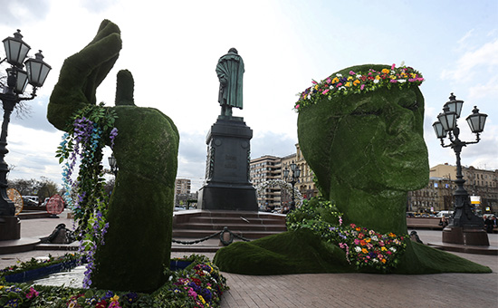 «Яблоко» обнаружило владельца фирмы-создателя огромных скульптур в Москве