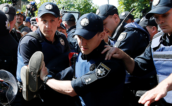 Полиция задержала 50 противников гей-парада в Киеве