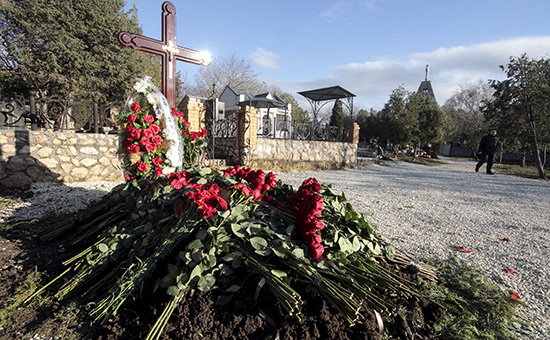 СМИ объяснили похороны сына Януковича на кладбище героев Крымской войны