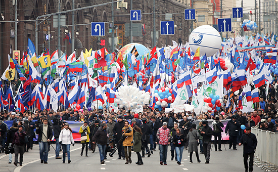 На праздничное шествие в центре Москвы собрались 85 тыс. человек