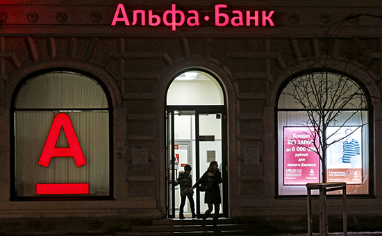 В офисах Альфа-банка и Промсвязьбанка начались обыски