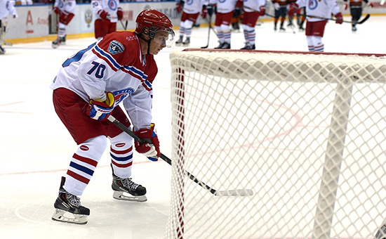 Путин забросил восемь шайб в гала-матче Ночной хоккейной лиги