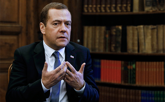 Медведев отказался считать экономику России разорванной в клочья