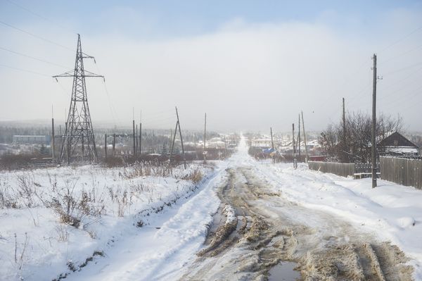 На Ямале грузовик врезался в автобус: пострадали шесть человек