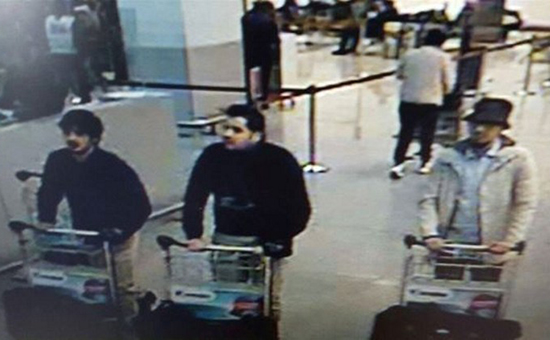 Полиция распространила фото троих подозреваемых в теракте в Брюсселе