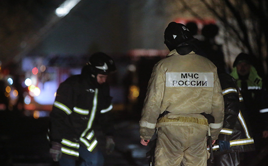 В Москве на территории завода горит здание