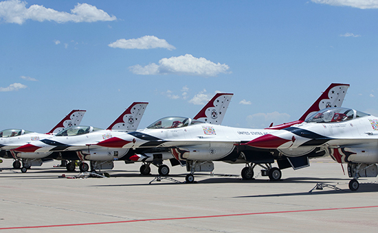 На авиашоу в академии ВВС США в присутствии Обамы разбился самолет