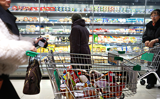 Кризис вынудил 80% россиян покупать товары под марками ретейлеров