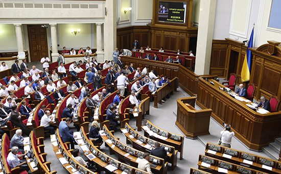 Митингующие у здания Рады принесли гроб для Гройсмана