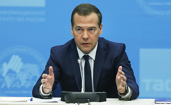 Медведев обвинил Прибалтику в эксплуатации советских фобий