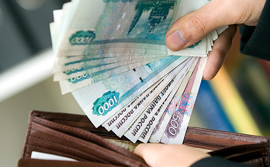 В Сбербанке заявили о падении средней зарплаты в России ниже китайской