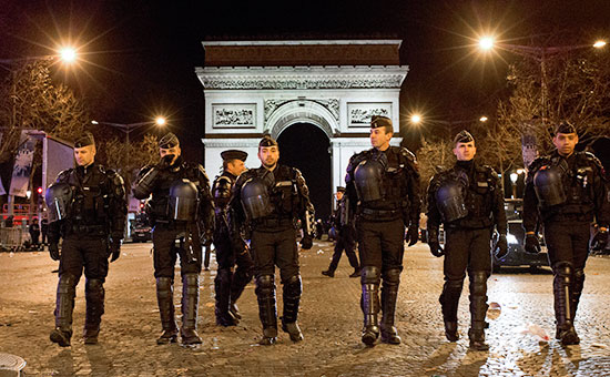 В новогоднюю ночь хулиганы подожгли во Франции более 800 автомобилей