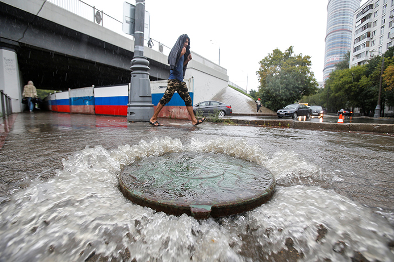 Московские улицы затопило после сильнейшего ливня. Фоторепортаж