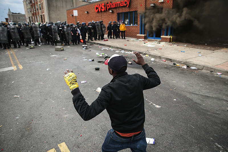 В американському Балтиморі спалахнули масові заворушення