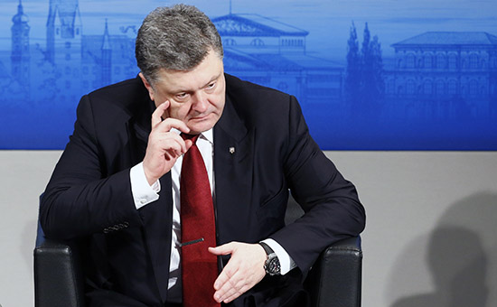 Рейтинг одобрения Порошенко впервые опустился ниже 50%